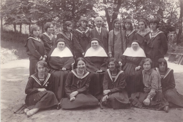 Historyczne zdjęcie Bursy Sióstr Urszulanek w Tarnowie