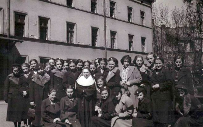 historyczne zdjęcie Bursy Sióstr Urszulanek